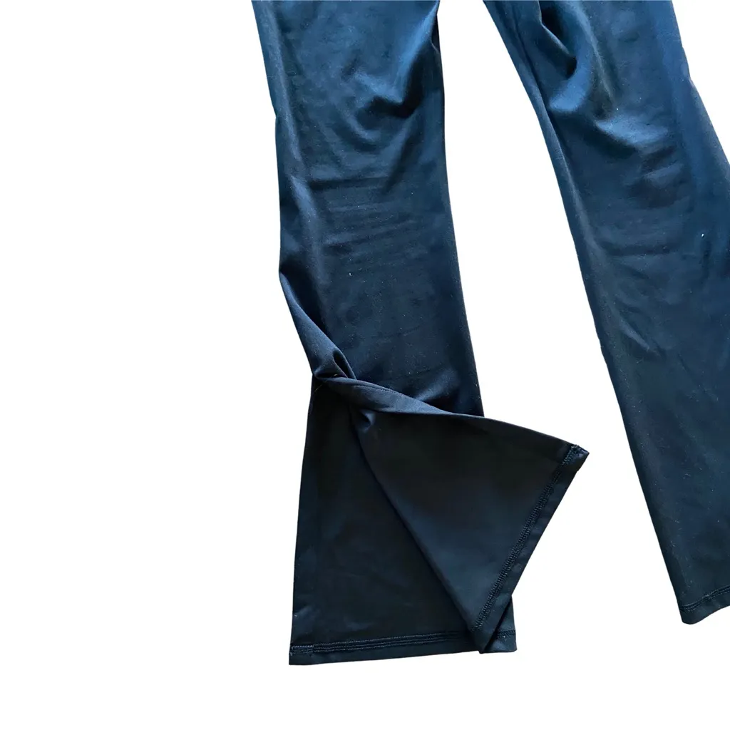 Black y2k Style Flared Yoga Pants 🔥 - Image 2