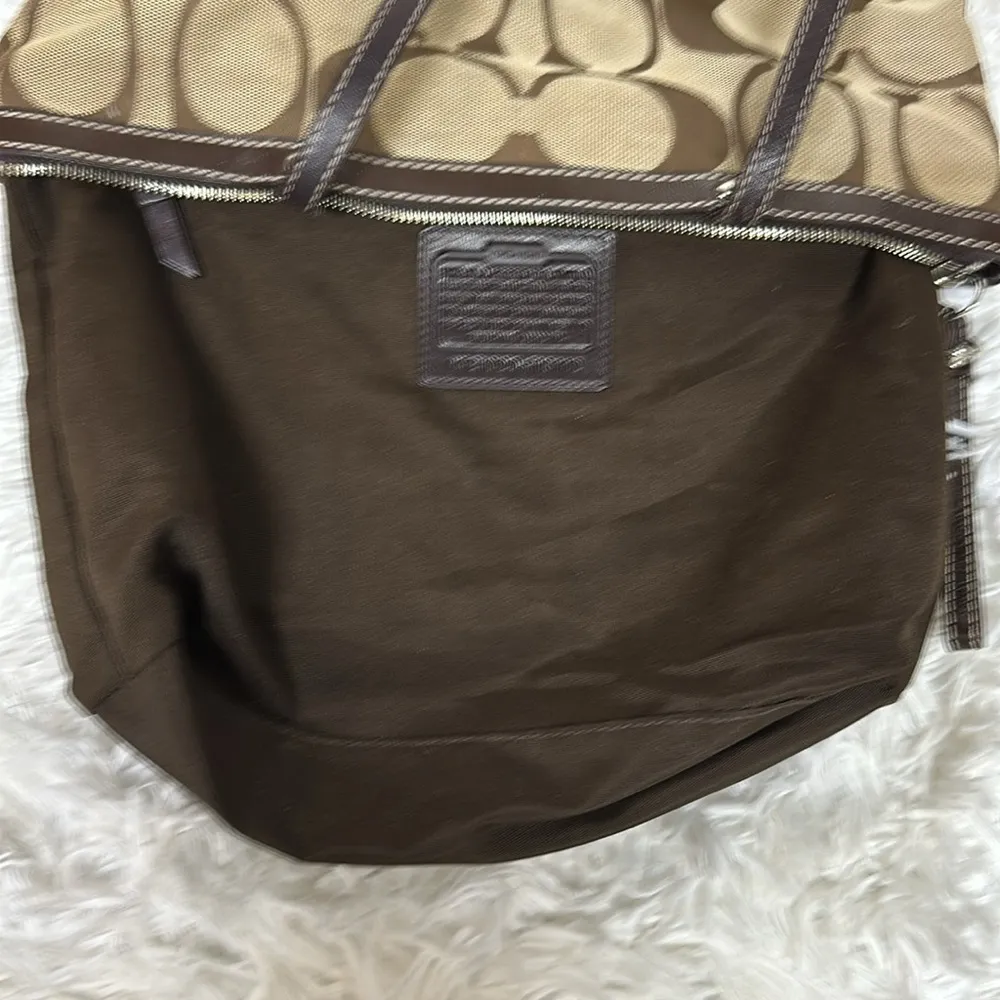 Two Tone Signature Medium Size Tote - Satchel F15112 - Image 12