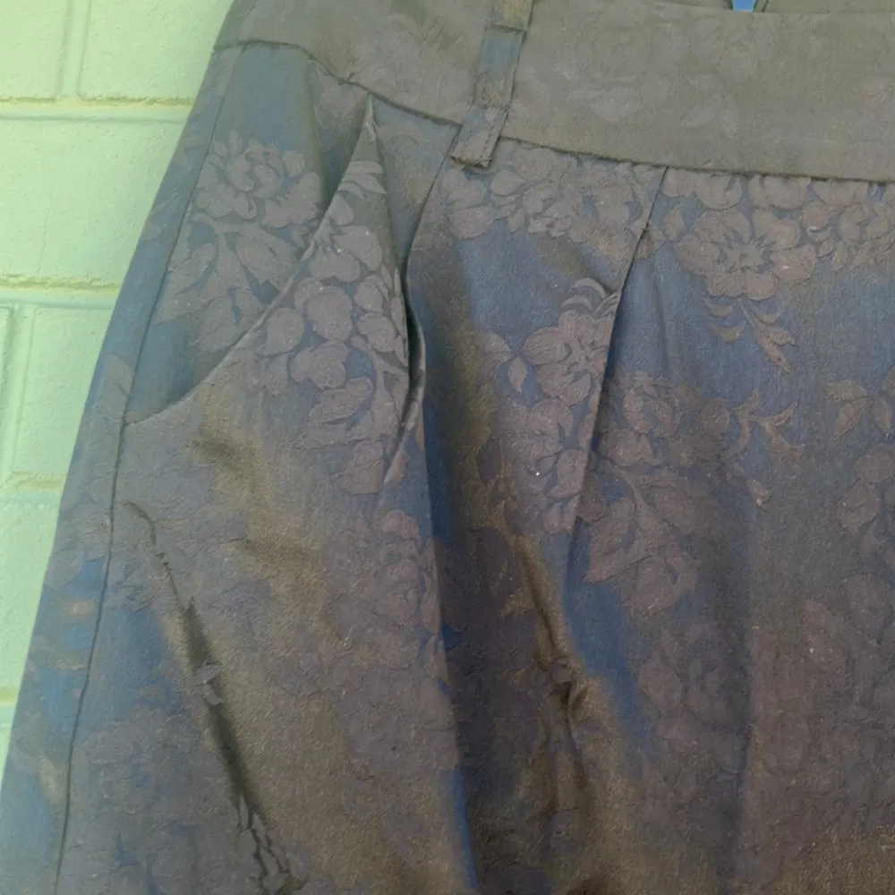 Black floral print pencil skirt woman’s size small - Image 2