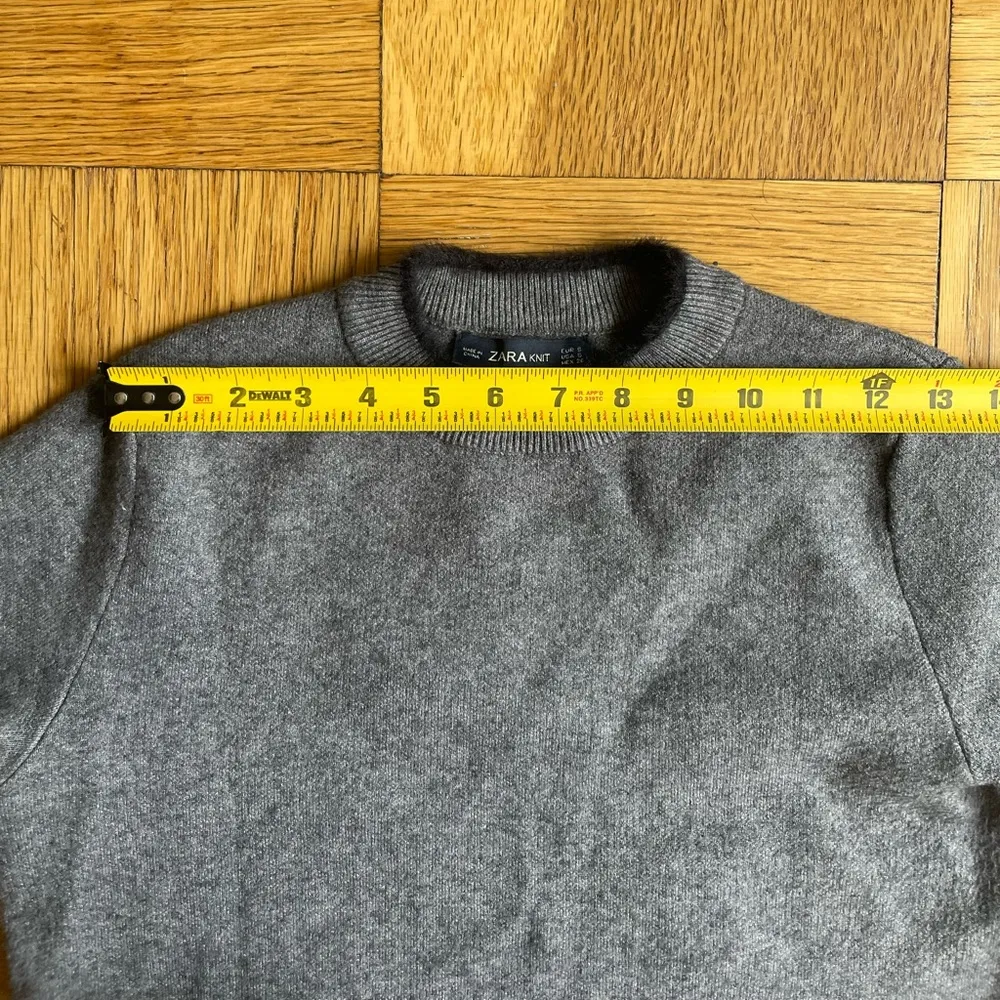 Gray Short Sleeve Mock Neck Knit Top w/ Black Trim, Sz XS/S - Image 7