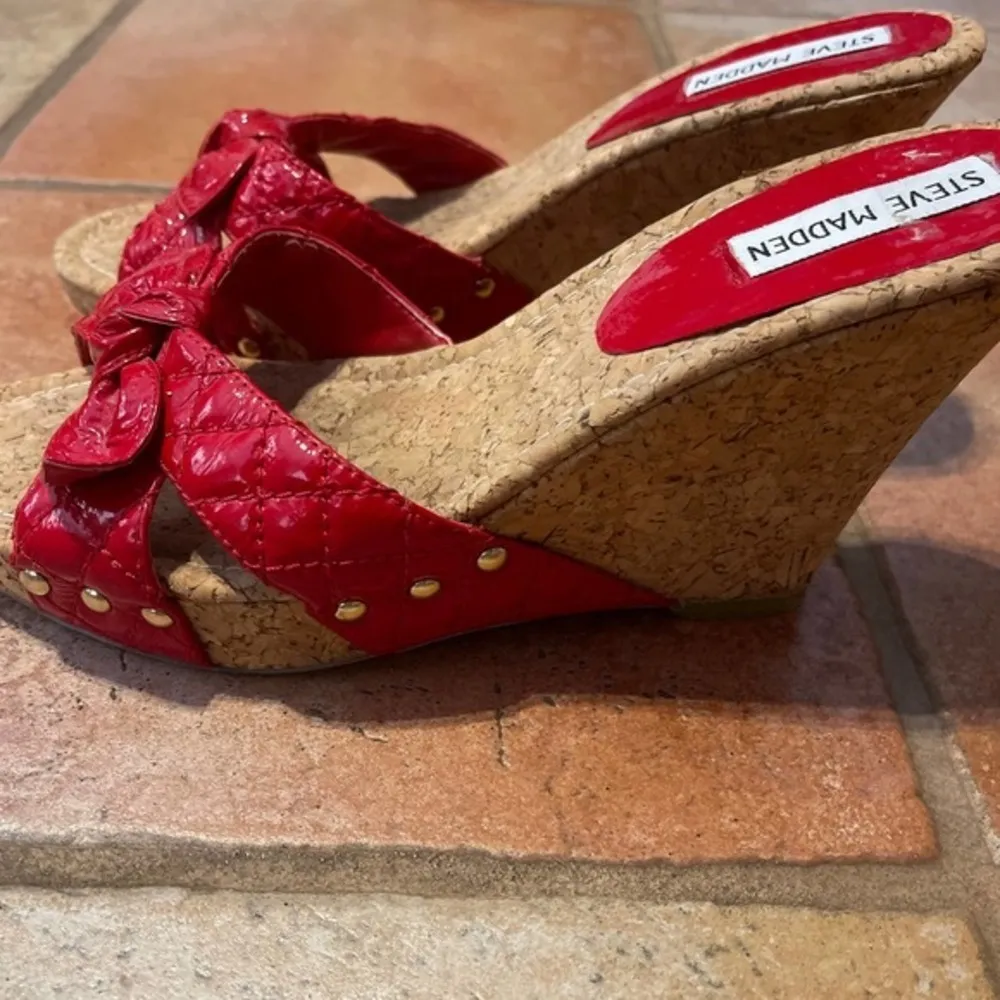 Steve Madden patent leather cork wedge sandal red - Image 4