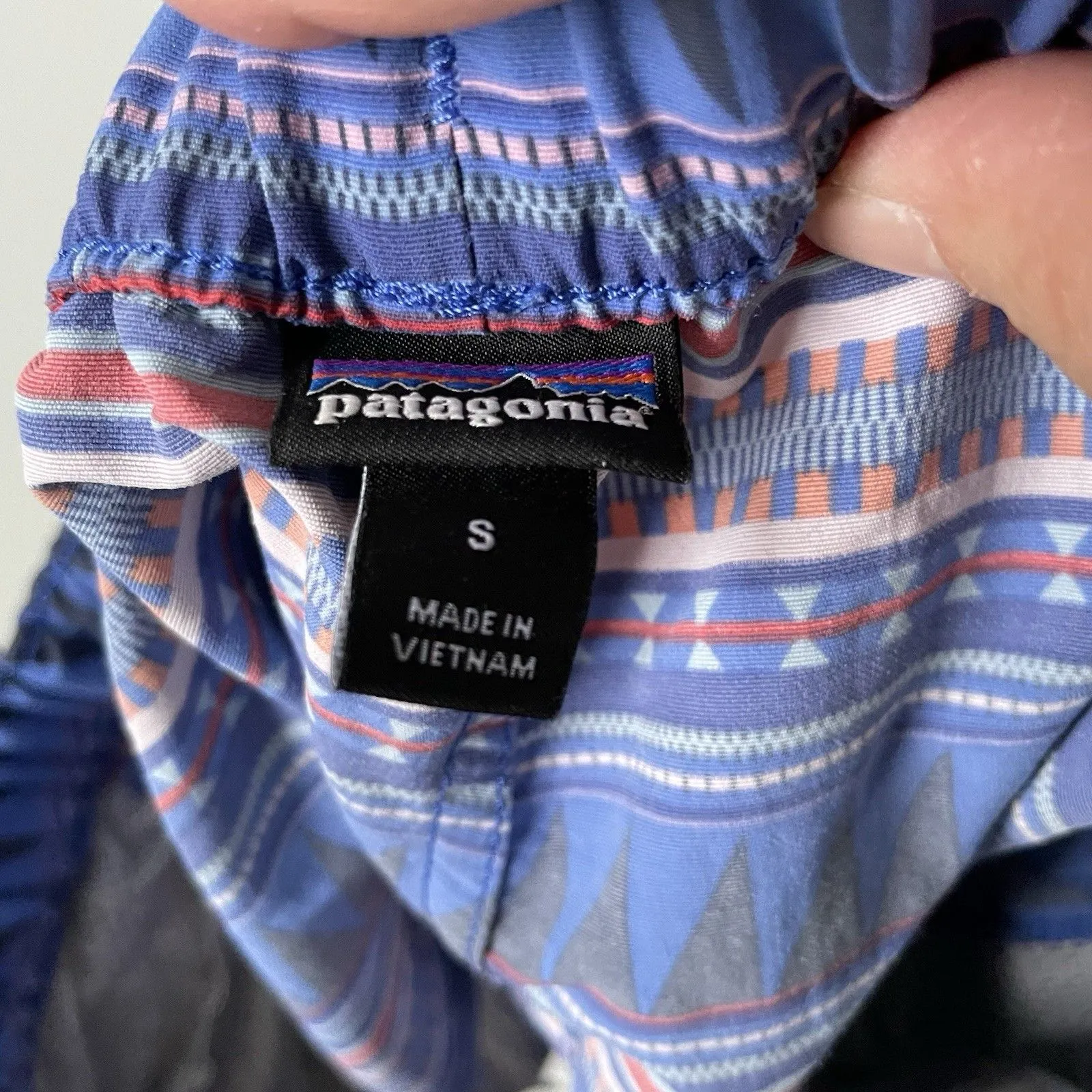 Patagonia Women's Barely Baggies 2.5' Shorts Geometric Aztec Pattern Size Small - Image 6