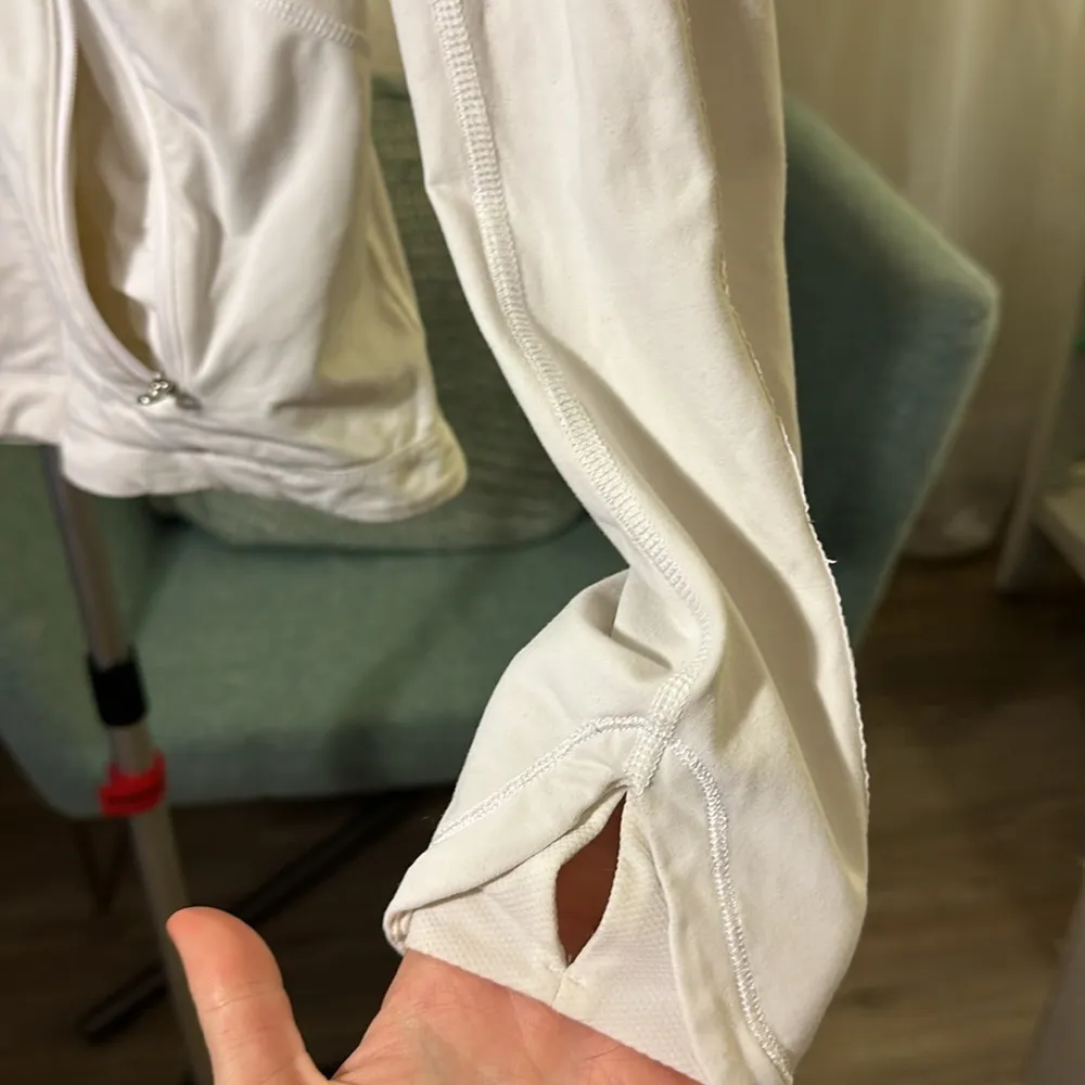 Lululemon breathable jacket white with asymmetrical zip collar to left size 6 - Image 8