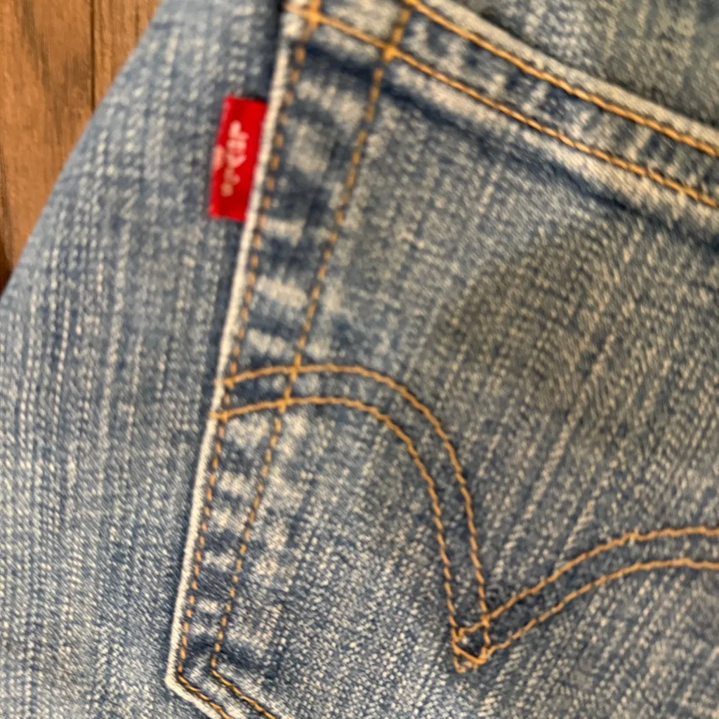 Levi’s relaxed boot cut 550 size 12 long - Image 4