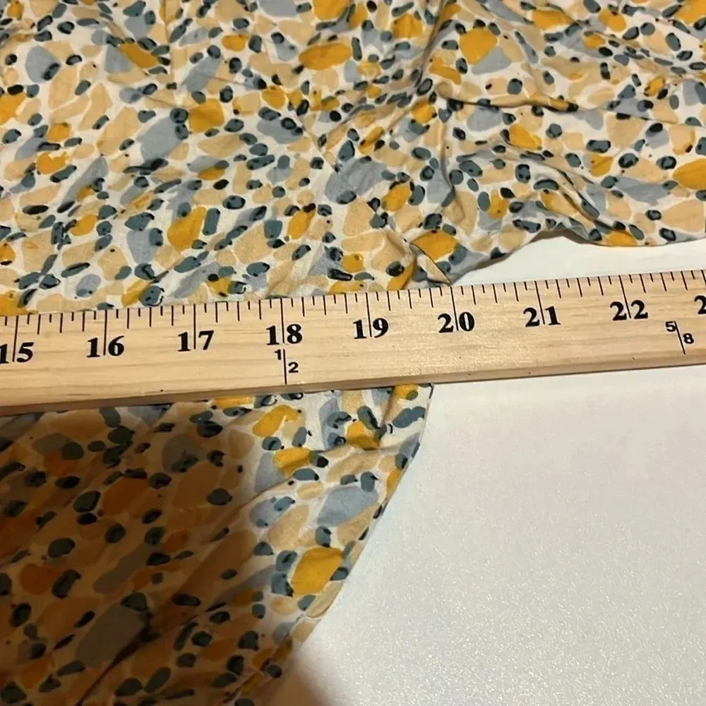 Sim and Sam floral v-neck, smocked waist, cropped, elbow sleeve blouse XL - Image 5