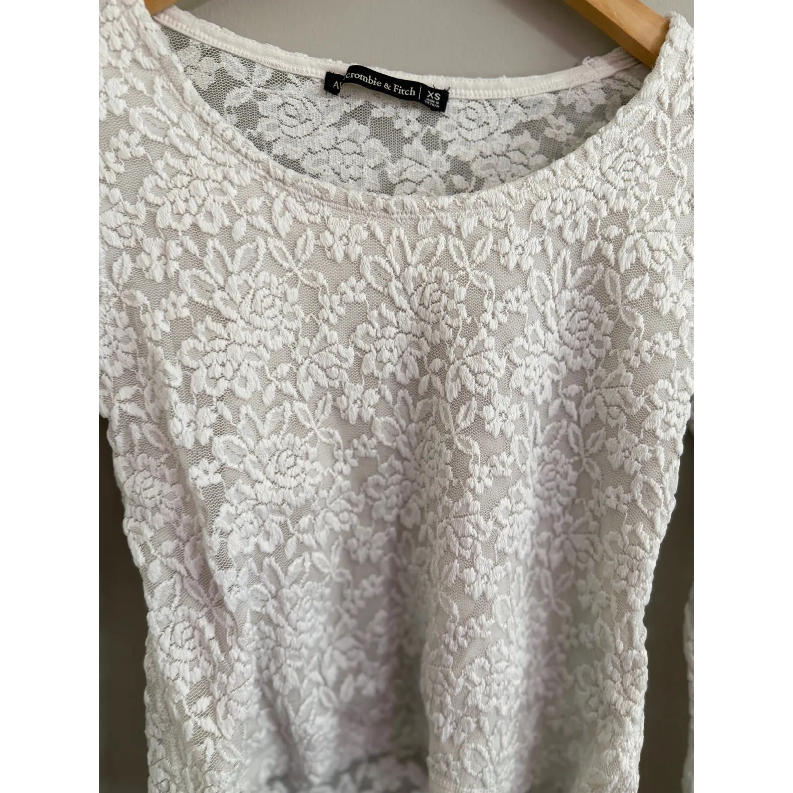 Abercrombie Fitch White Lace Long Sleeve Crop Top XS‎ Floral Sheer - Image 2