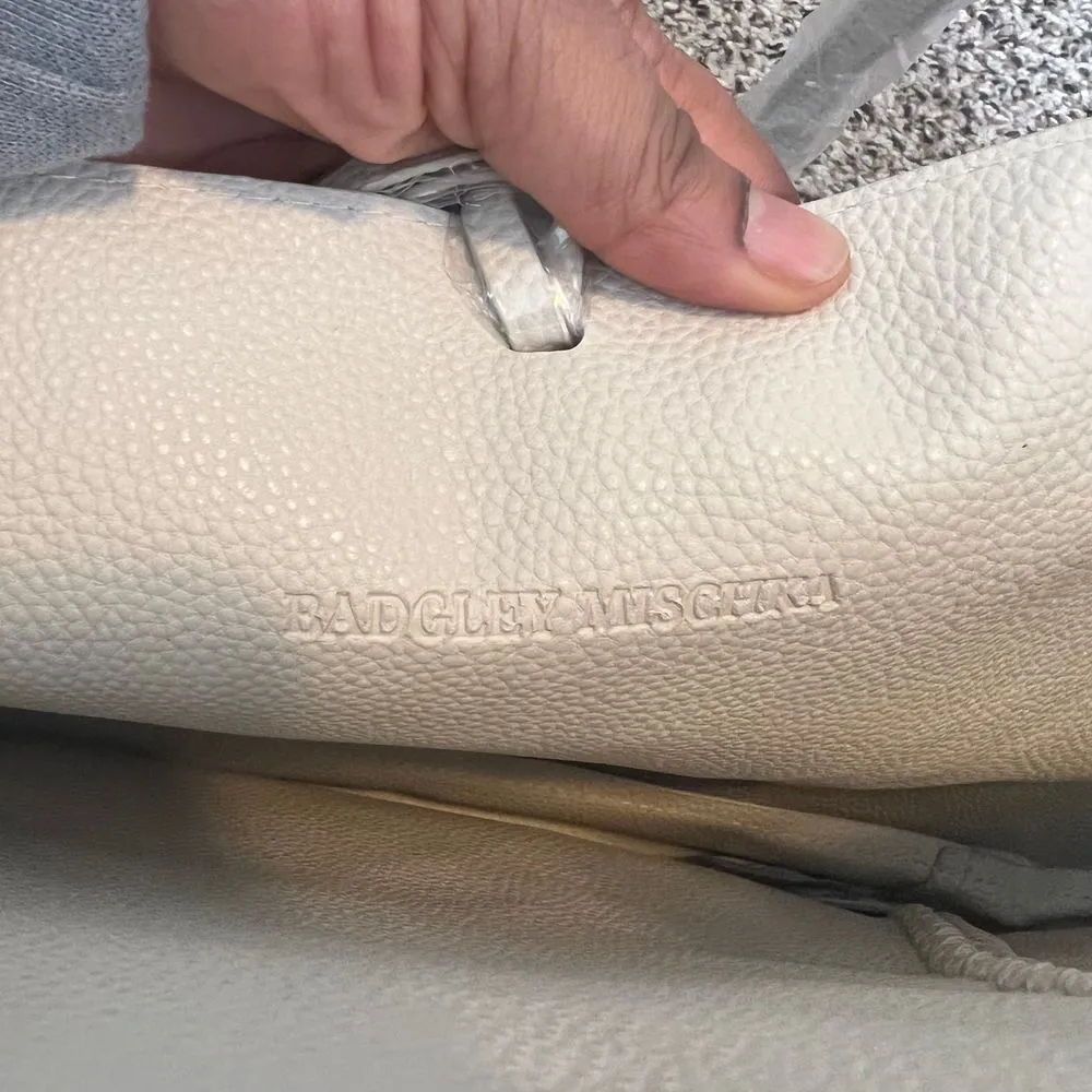 Badgley Mischka White Leather Tote Bag with Gold Chain Detail and Designer Charm - Image 7