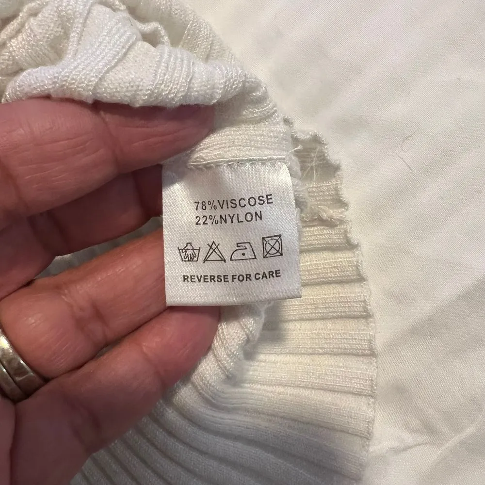 Bellini Ribbed Form Fitting White Cardigan‎ with Gold Accents - Image 7