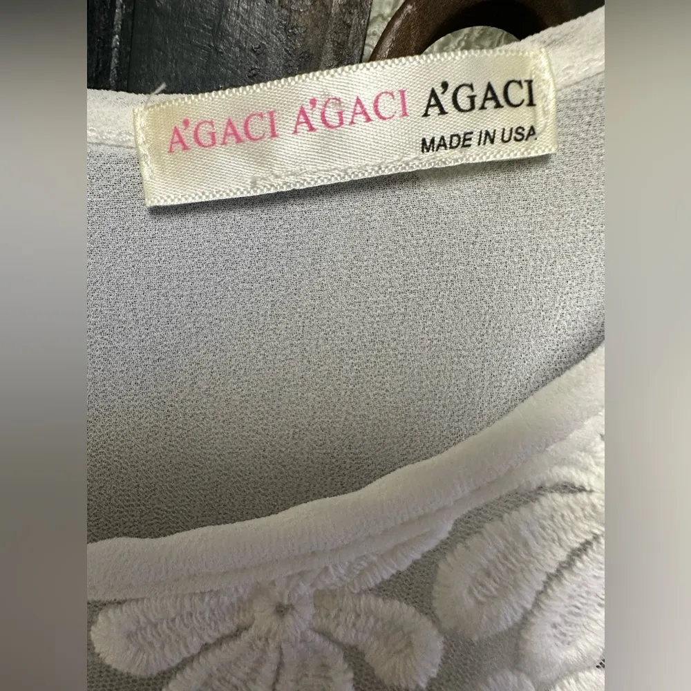 Agaci sleeveless white contrast floral lace layered back blouse - Image 2