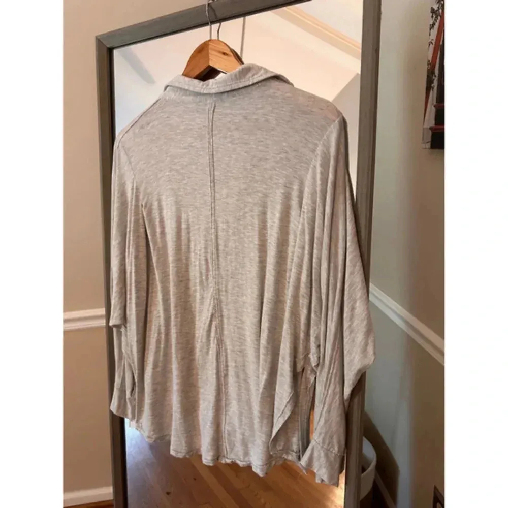 Women's‎ We The Free Blouse 



Hooded. Sweater- Gray - Size XS - Image 2