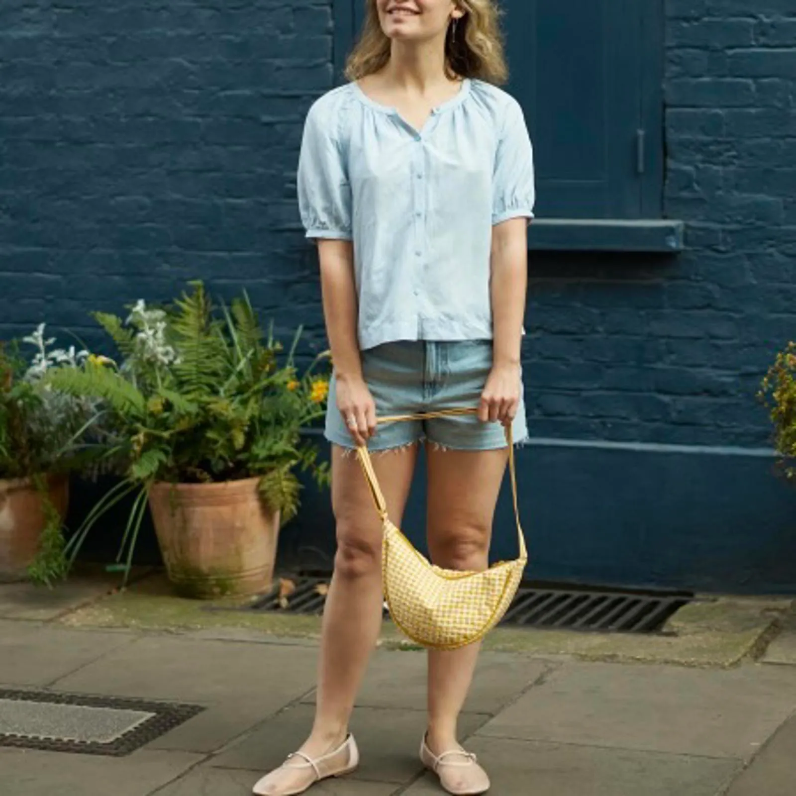 Uniqlo Denim Shorts | Distressed | 2.5" Inseam Light Blue Wash Size 29 - Image 5