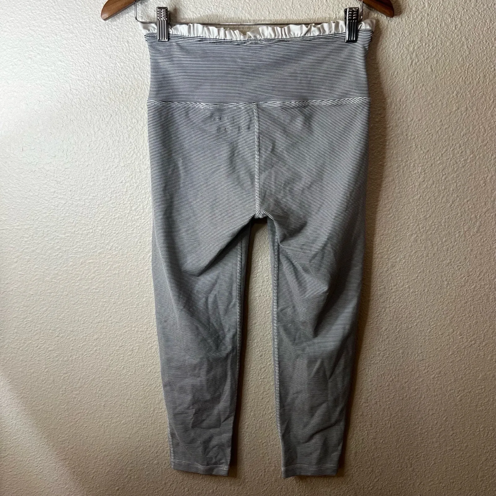 Albion Womens Small Cropped Leggings Black White Stripe High-Waist Ruffled - Image 4