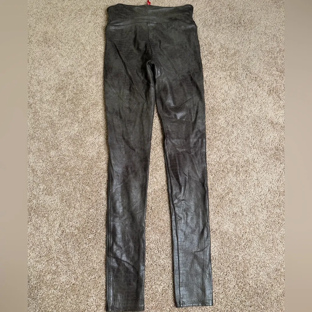 Spanx Faux Leather Croc Shine Leggings Darkened Olive Green Size Small - Image 7