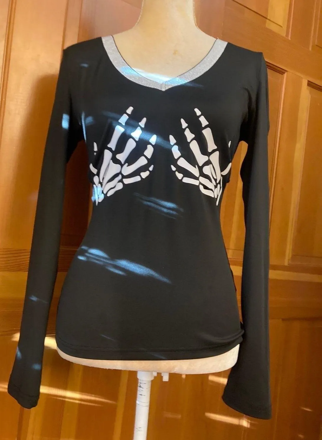 Nwt, Women’s Sexy Halloween V Neck Tee - Image 7