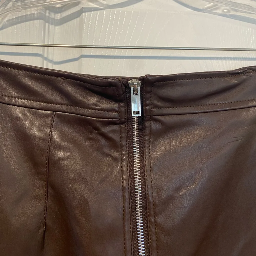 NWT Crissrexo Size XXXL Brown Faux Leather Front Zip Asymmetrical Mini Skirt - Image 2