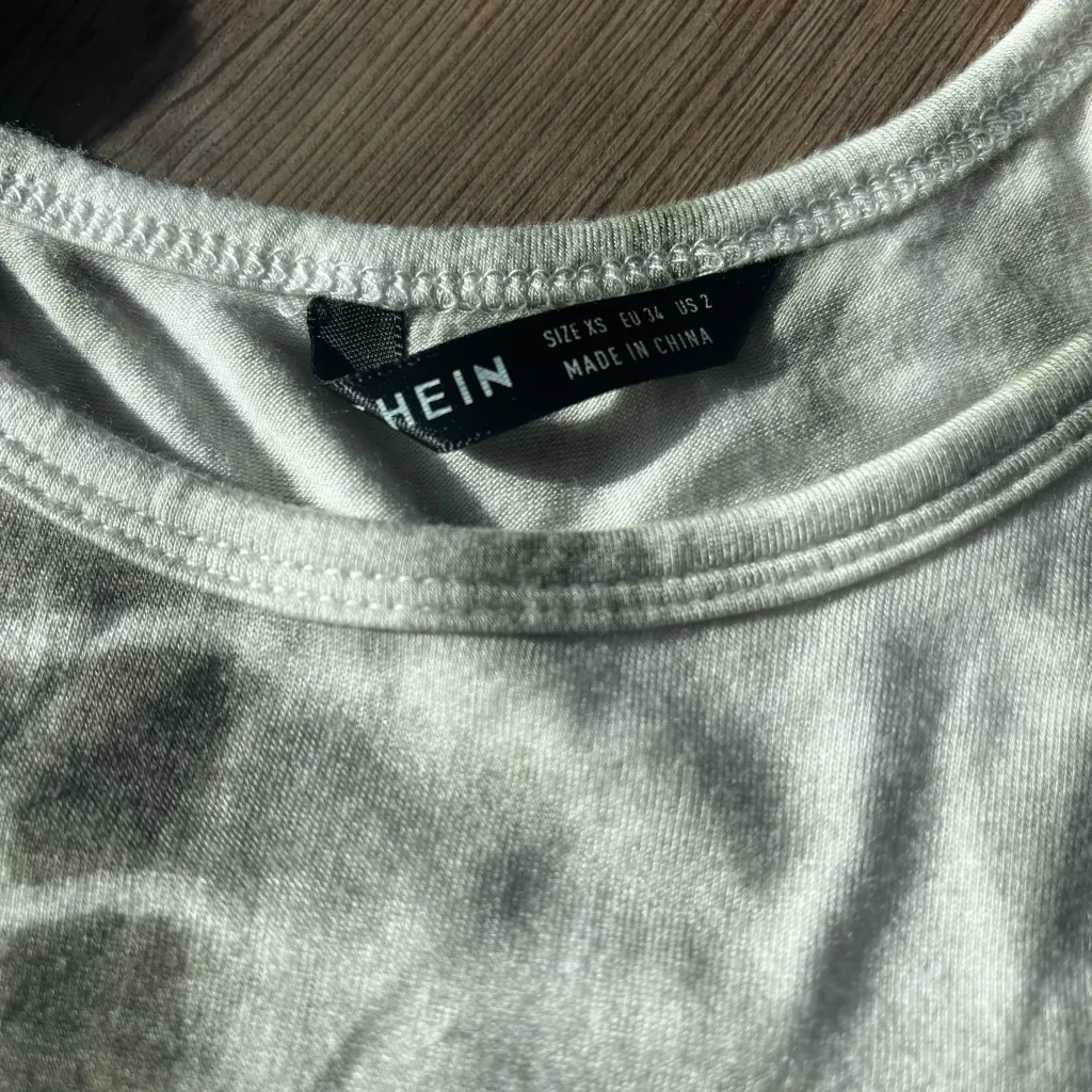 Set of 2 SHEIN Green Tie-Dye and Solid Tan Women's Crop Tops Size XS - Image 3