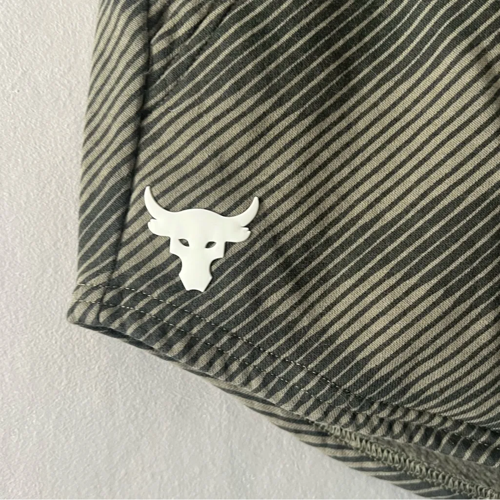 Under Armour Green Project Rock Women's Fleece Printed Shorts Size Large - Image 3