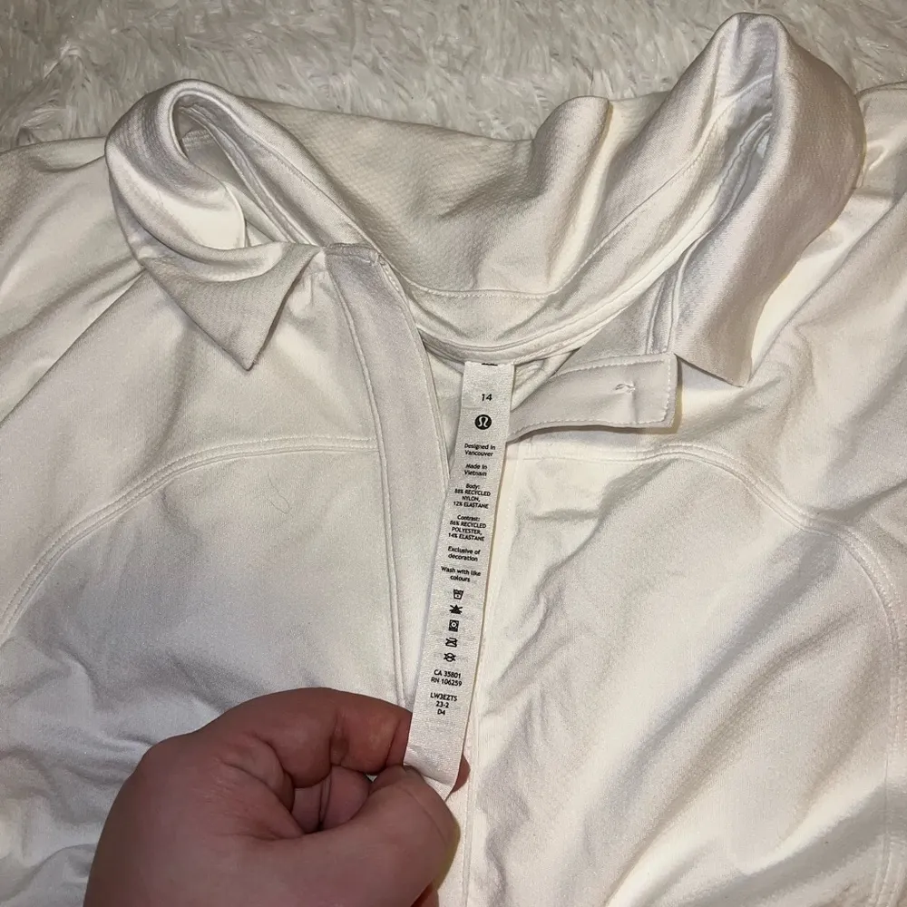 Lululemon Athleta White Short Sleeve Polo Golf Shirt Quick Dry size 14 - Image 3