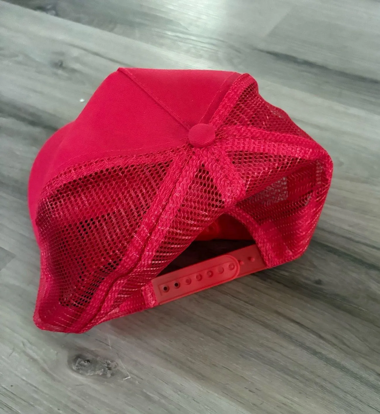 Alani hat Red - Image 2