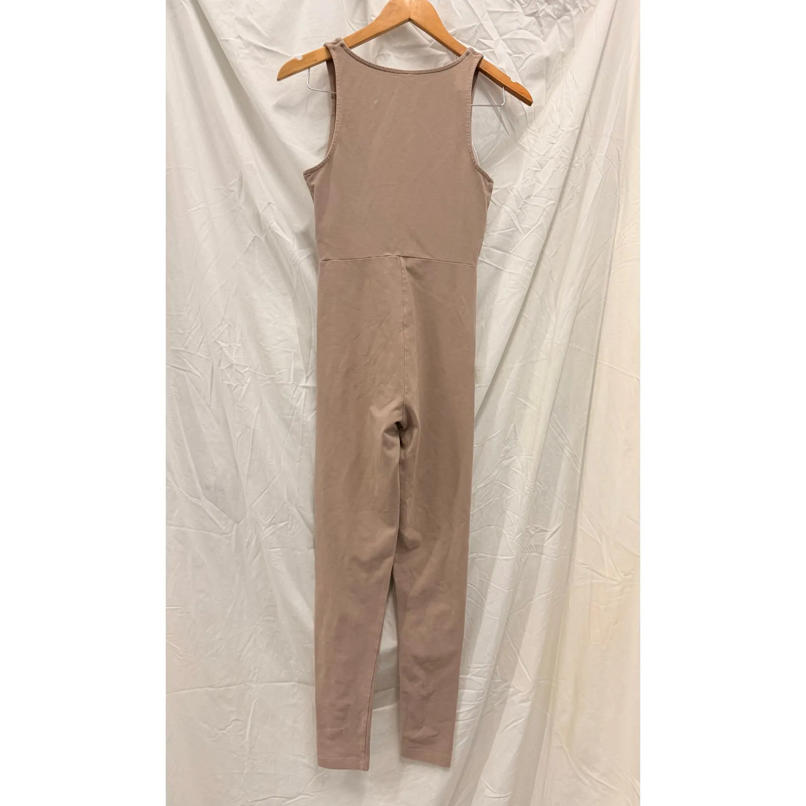 Aritzia Babaton Contour V-Neck Jumpsuit in Nude Beige Small Kim K‎ Kardashian - Image 4