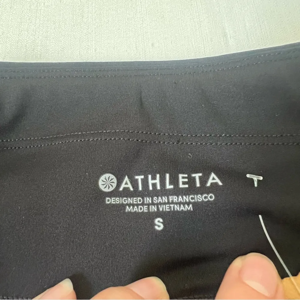 Athleta 7/8 length legging with reflectors size women’s small - Image 4