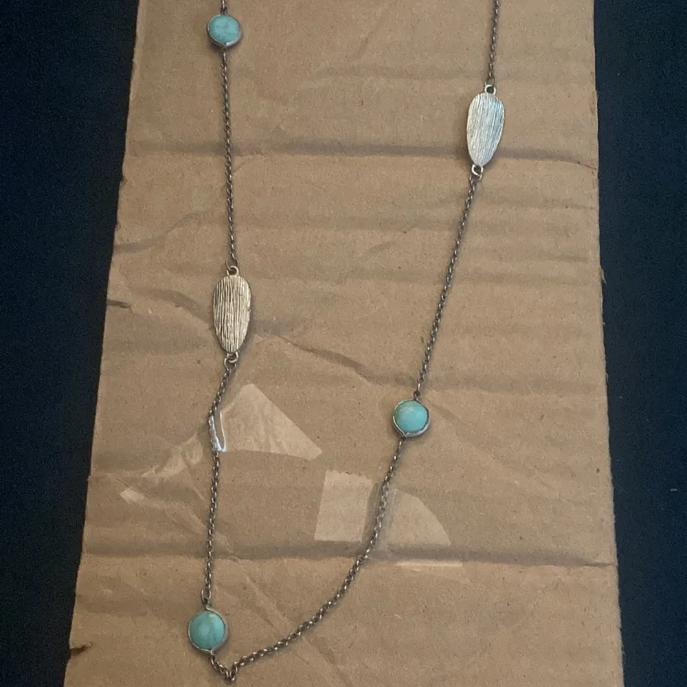 Lot of 3 Necklaces. 1 turquoise color, 1 3 strand leaves, 1 Shorter Faux pearl - Image 3
