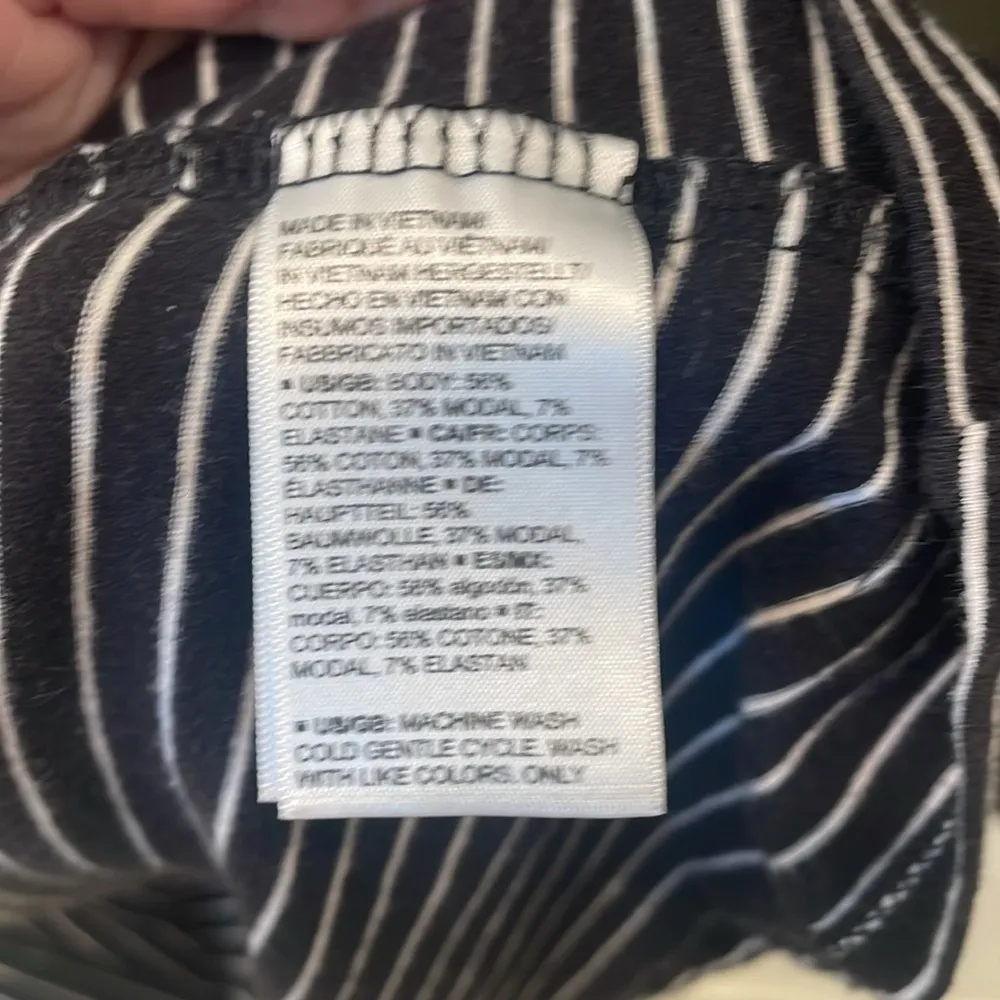 Two (2) Amazon Essentials casual short sleeve shirts - Image 5