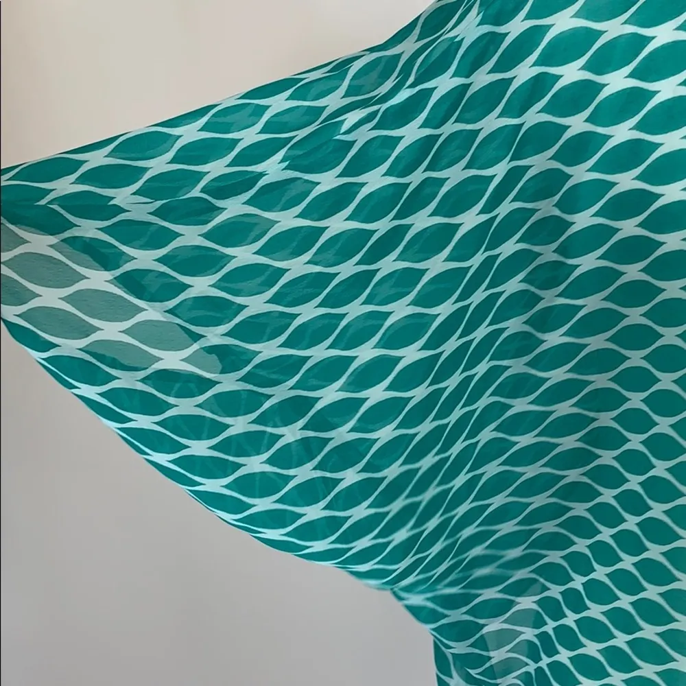 6 degrees NWOT semi sheer crop blouse - Image 3