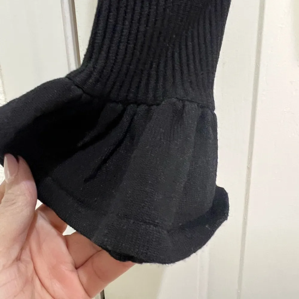 NWOT Endless Rose Cropped sweater size small - Image 2