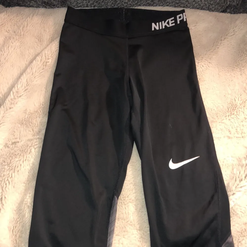 Nike Pro Capri Leggings, XS - Image 2