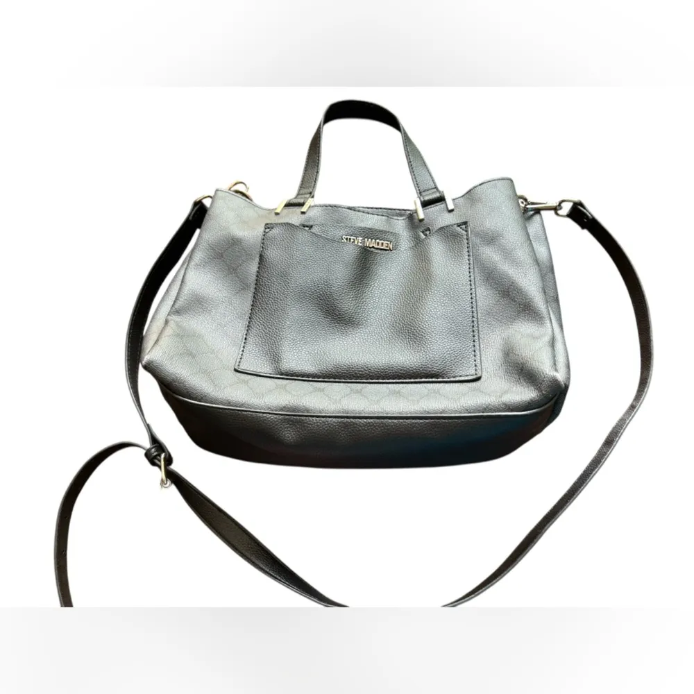 Steve Madden Women's‎ Grey Geometric Shoulder Bag with Gold Accents - Image 4