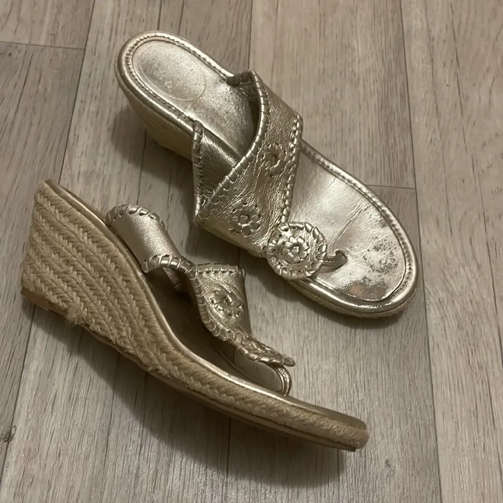Jack rogers gold espadrille wedge size 7 - Image 3