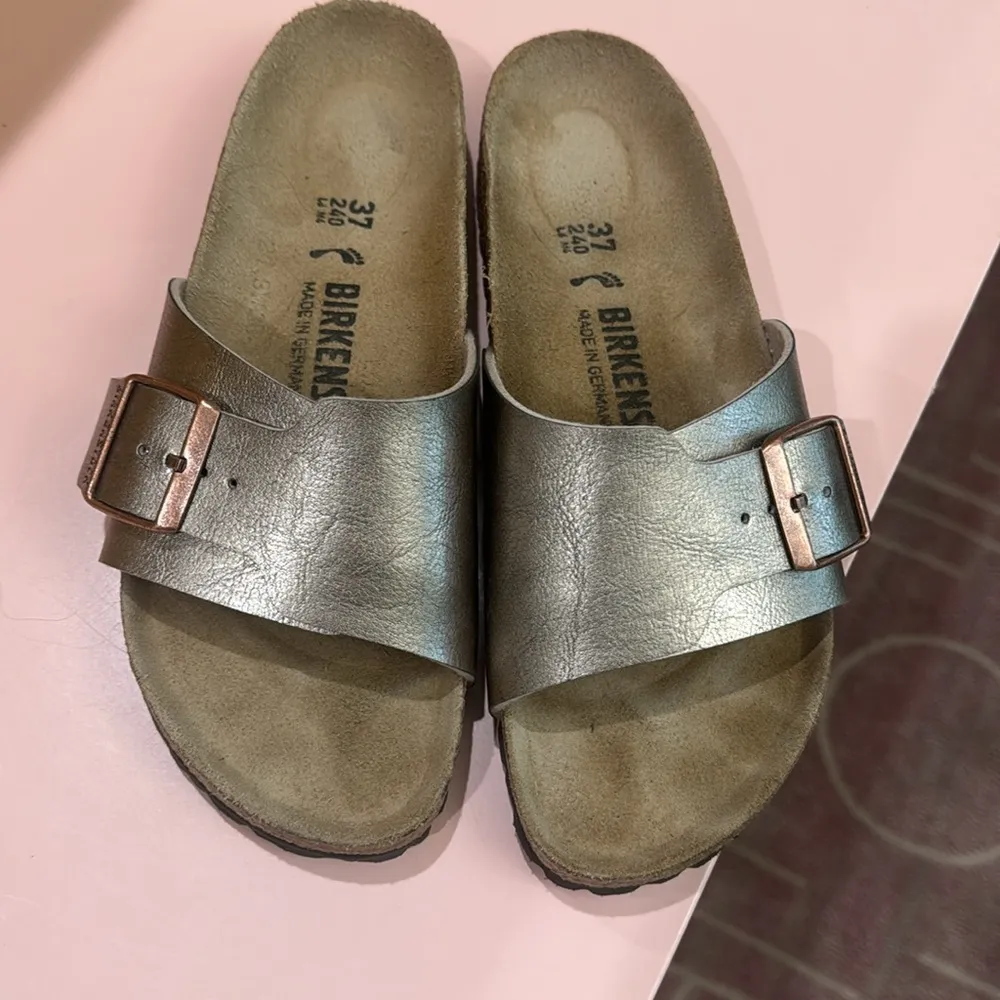 37 Birkenstock Slide Sandals Catalina Comfort Adjustable Strap Shiny Taupe Gold - Image 2