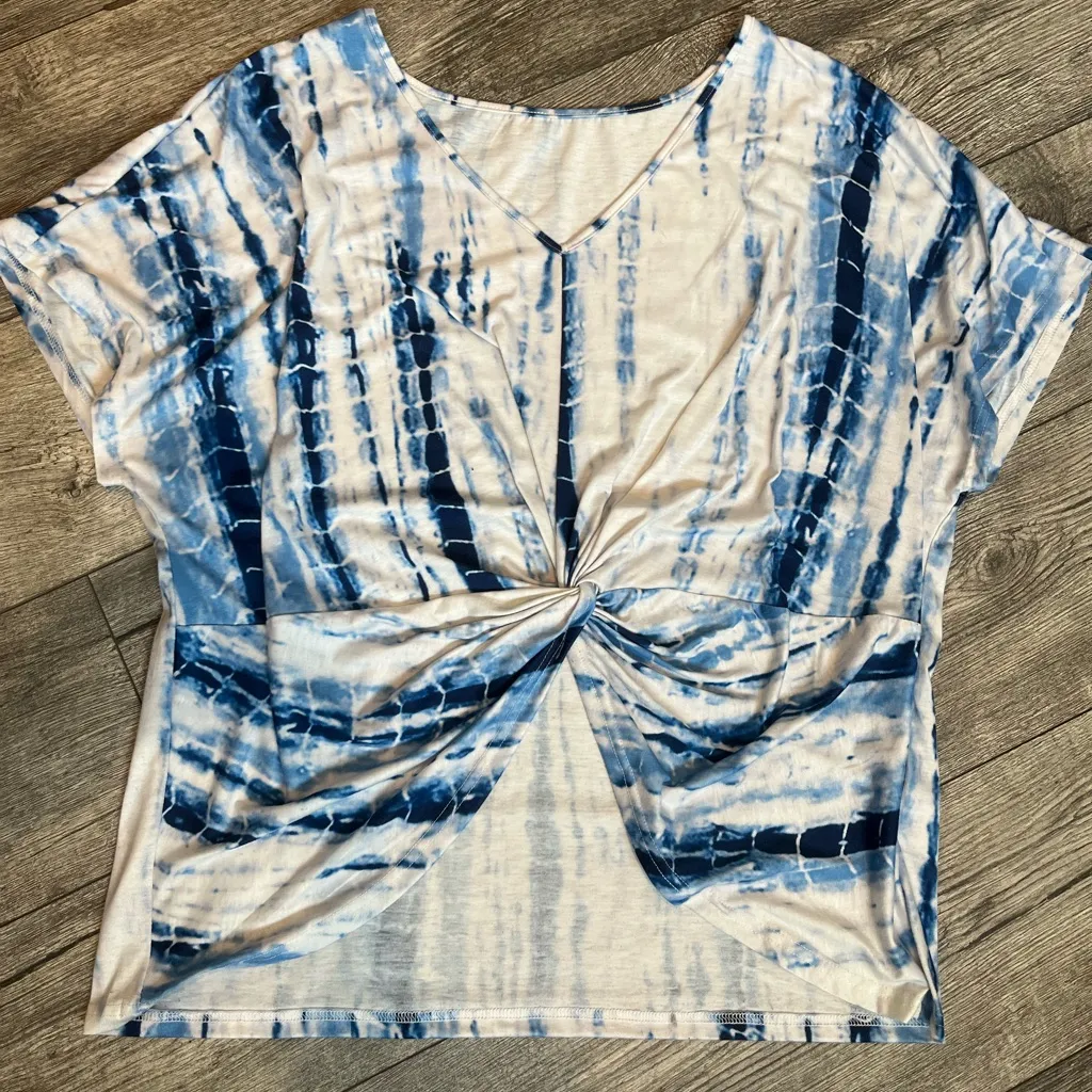 SHEIN Curve 2XL Blue and White Tie-Dye Twist Front Tee Short Sleeves Top V-Neck - Image 2