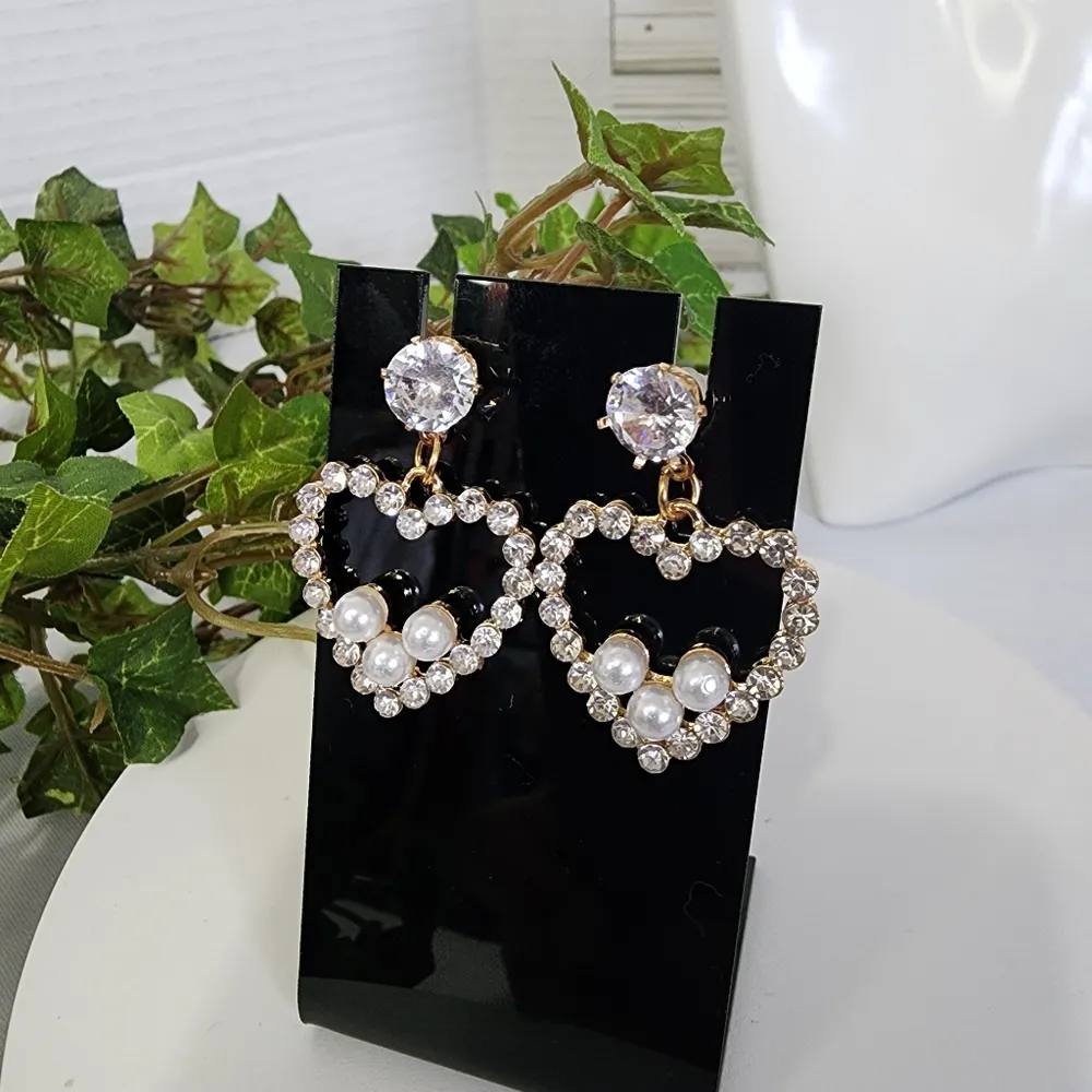 Gold Heart Drop Earrings with Clear Crystals and Faux Pearls New - Image 2