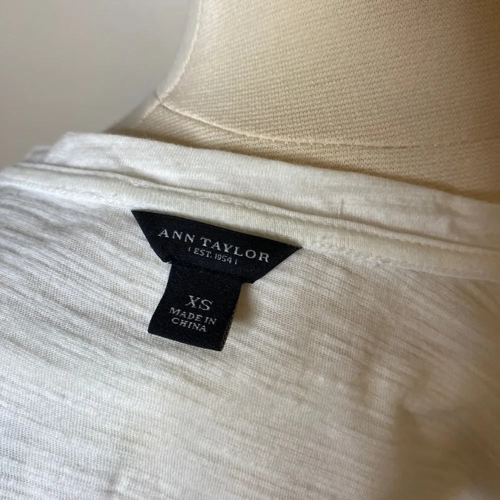 #21 AnnTaylor white T-shirt with elegant silver sequins - Image 3