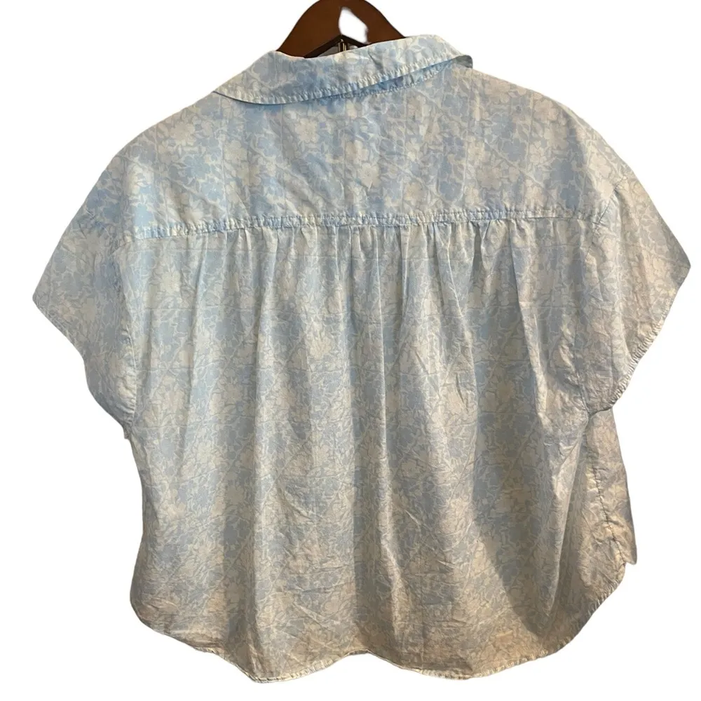 AE American Eagle resort shirt blue and white bshirt sleeve button down - Image 13