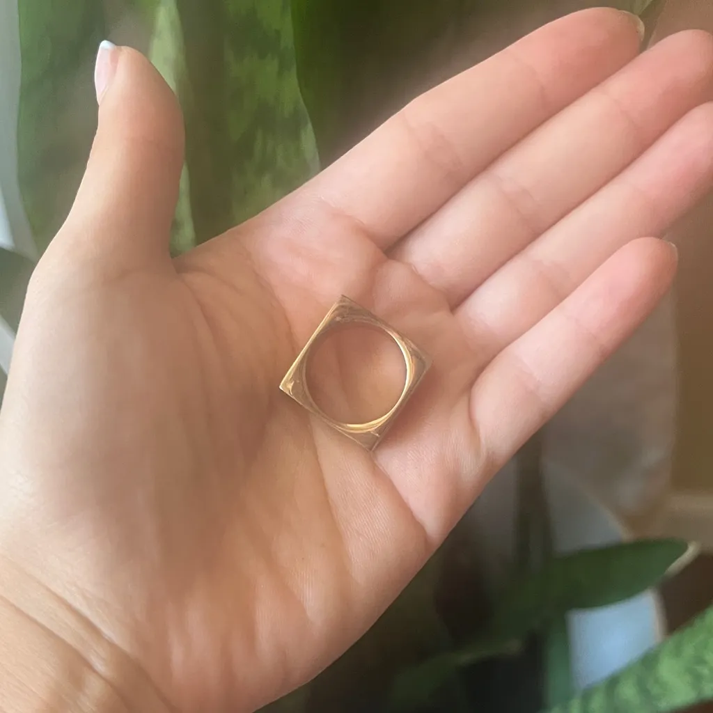 Elegant Gold Square Ring Size 6 - Image 2