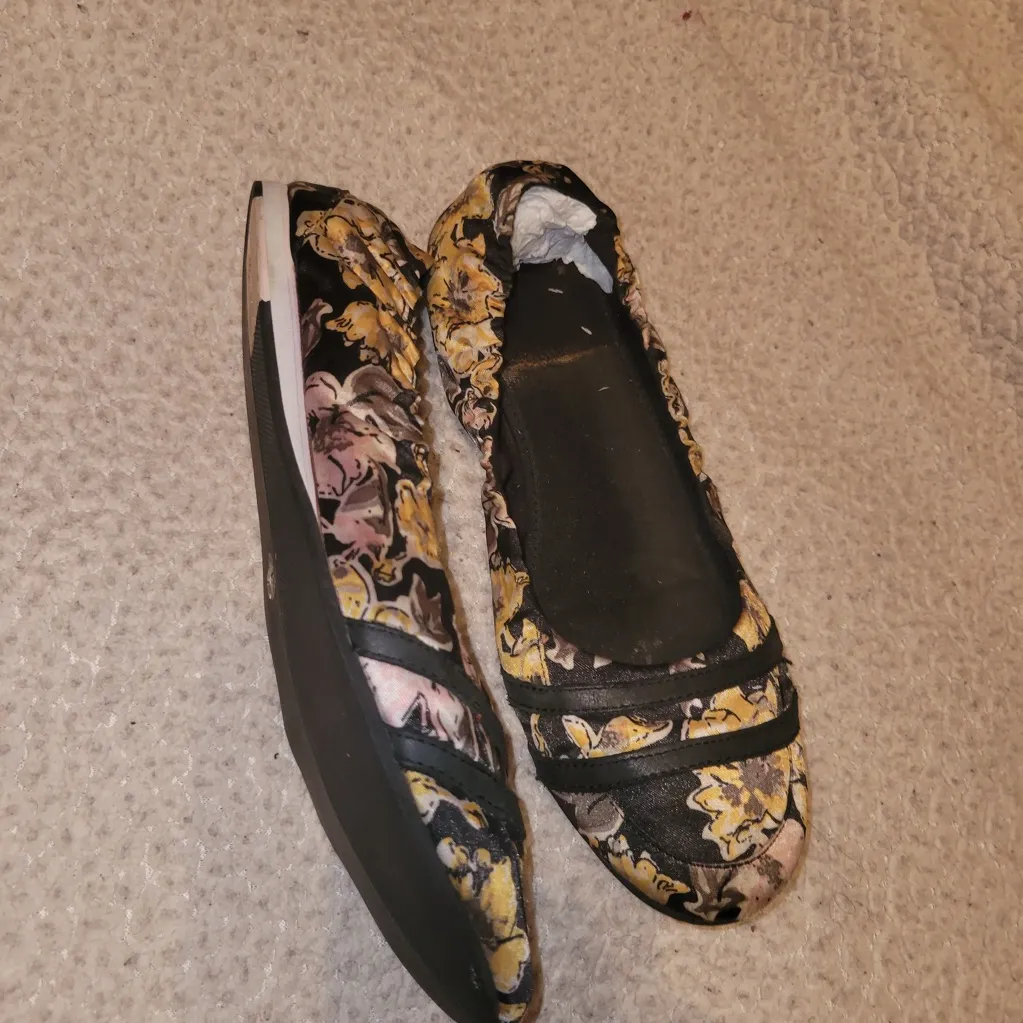 Diesel Black and Yellow Flats with Decorative Straps - Image 8