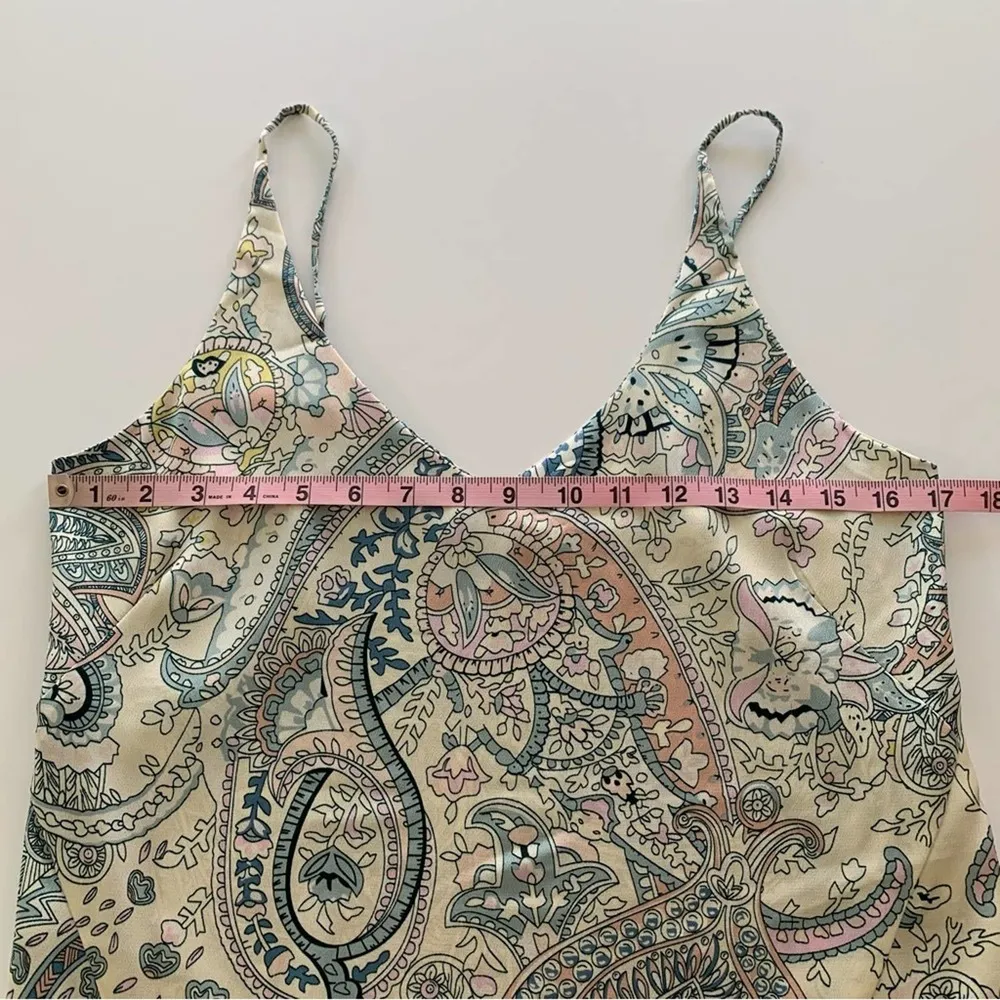 Bishop and Young  Cream Boho Paisley Print Silky V-Neck Tank Top Small - Image 2