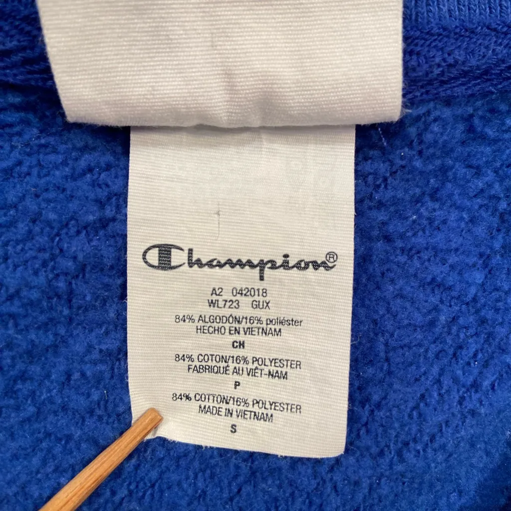 Champion x Urban Outfitters‎ Heritage V - neck sweatshirt, size small - Image 8