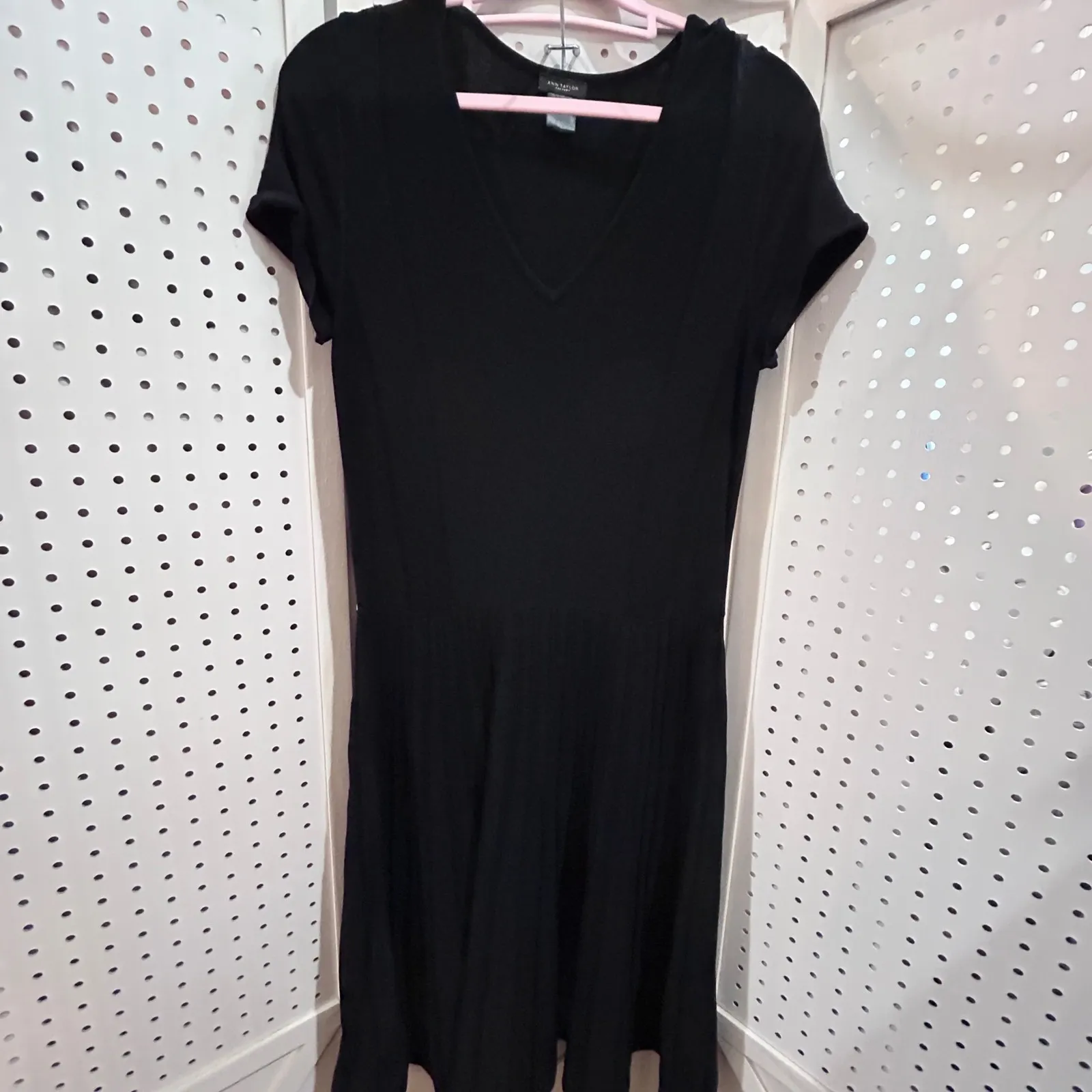 Ann Taylor Factory Black V Neck Short Sleeve Pleated Knit Sweater Dress Size M - Image 3