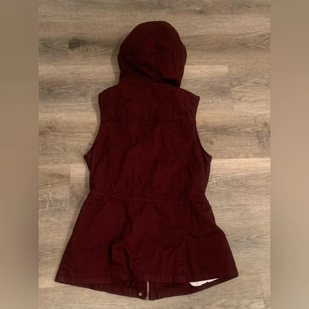 Ci Sonó Original maroon waist tie vest hood An Ever Young Community Ladies Sz M - Image 3