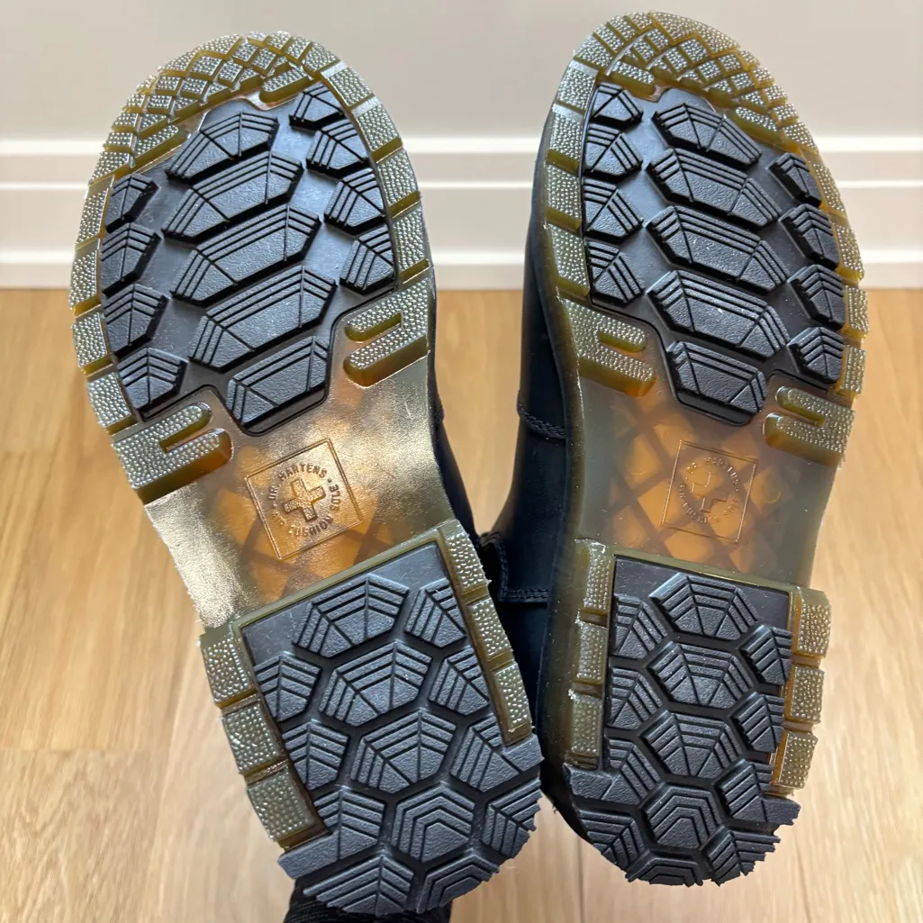 Dr. Martens Grizzly Fleece Lined Chelsea Boots Women’s size 8 or Men’s size 7 - Image 6