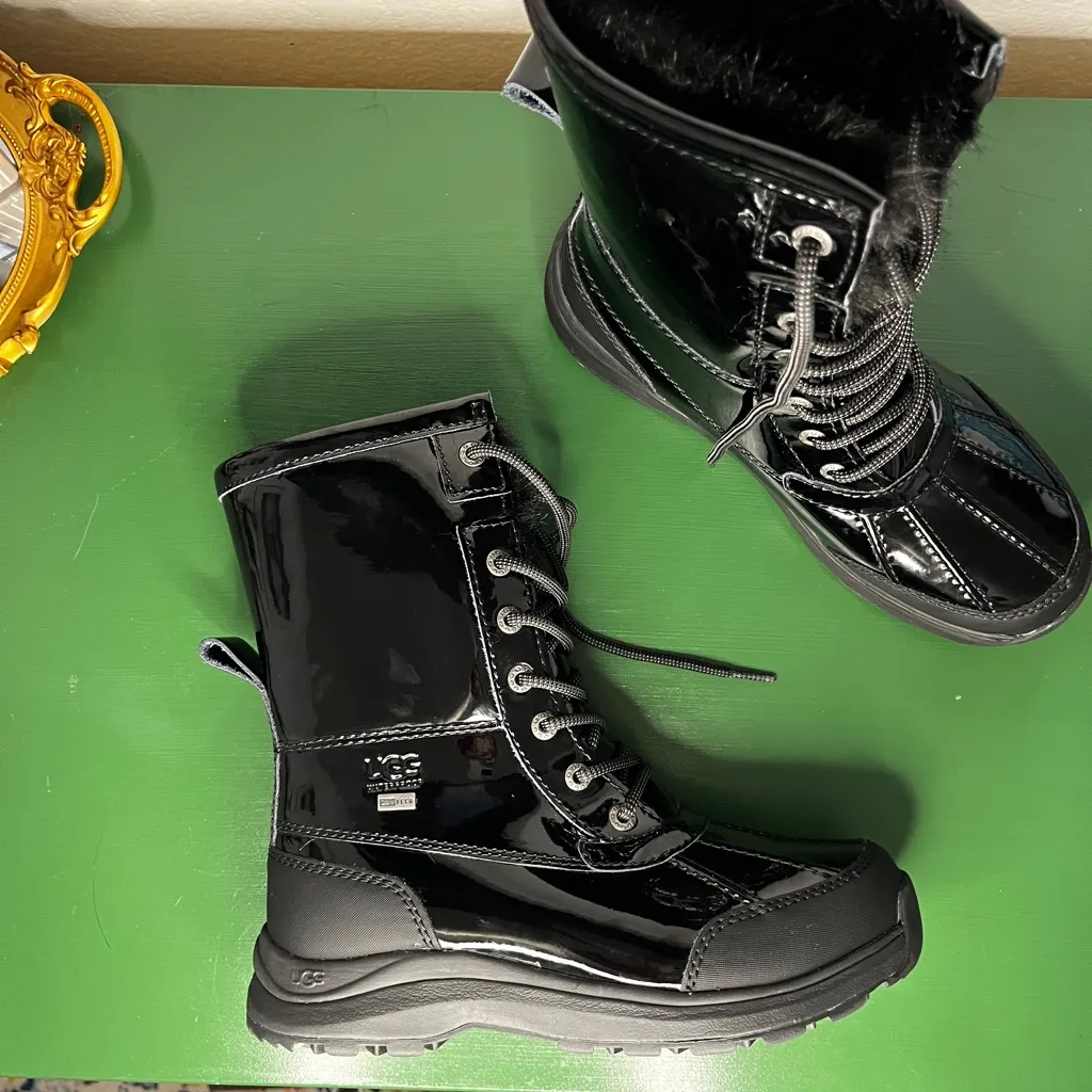 UGG Adirondack Boot Patent (Black) - Image 9