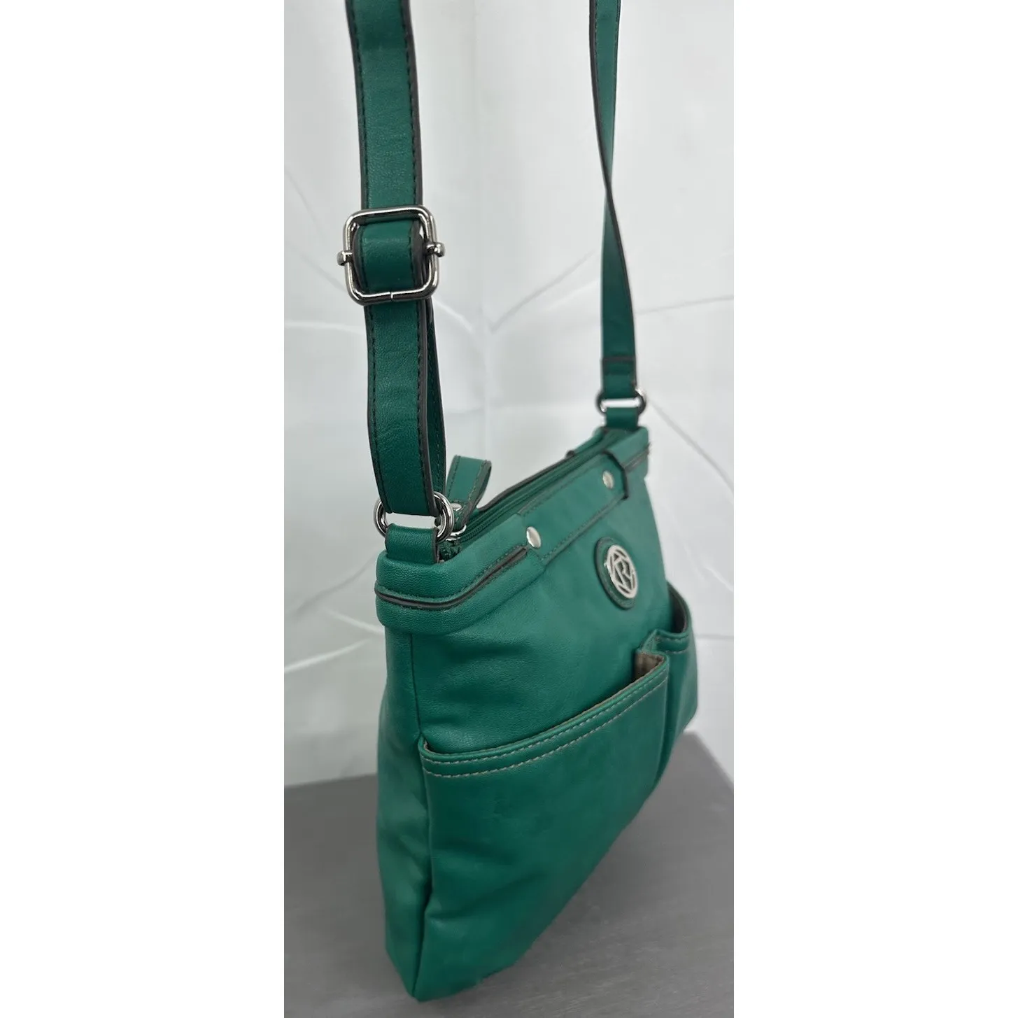 Relic Adjustable Crossbody Green Purse Classic Zipper Logo Soft Women's - Image 5