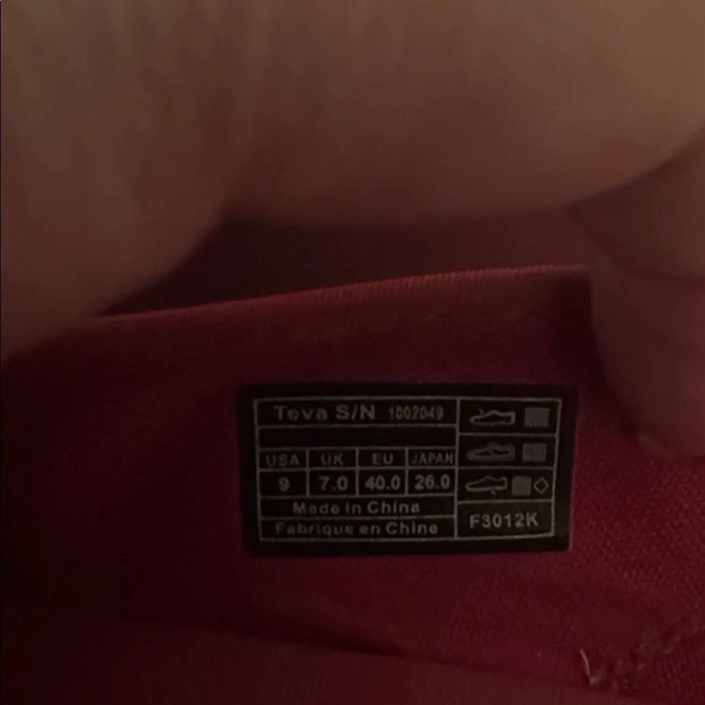 Teva Mush size 9 Red and Cream Wedge Shoes lightweight and super comfortable - Image 8