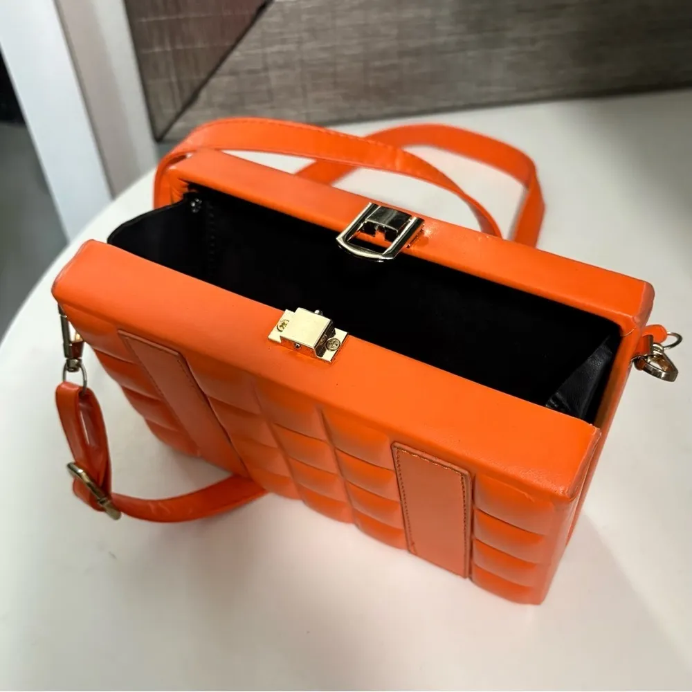 Woman’s box cross body bag in orange color - Image 5