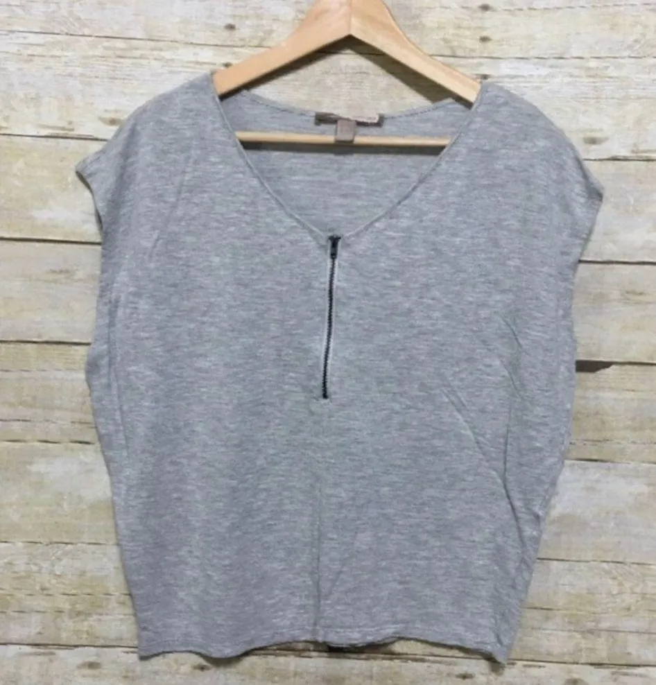 Forever 21 Contemporary exposed v-neck zip sleeveless top size XS - Image 2