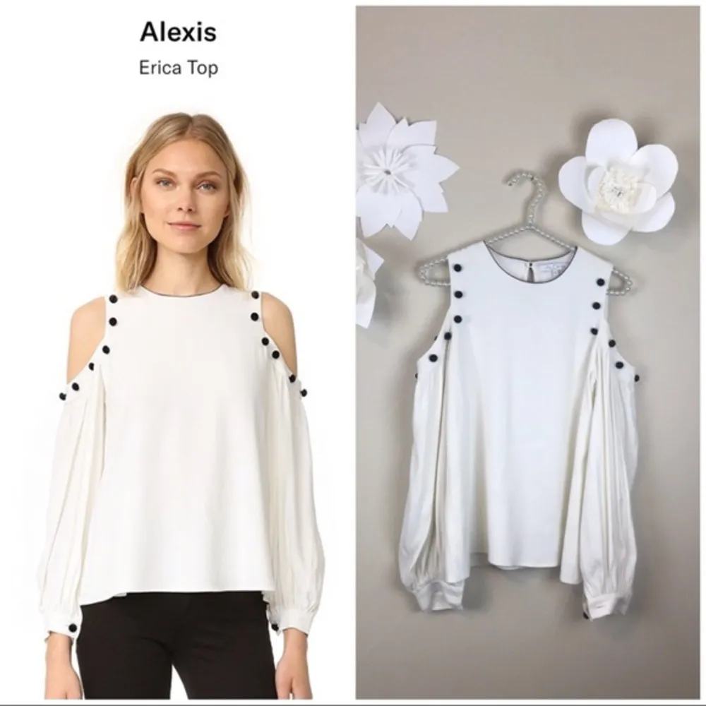 NWOT Alexis Erica button trim cold shoulder top! - Image 3